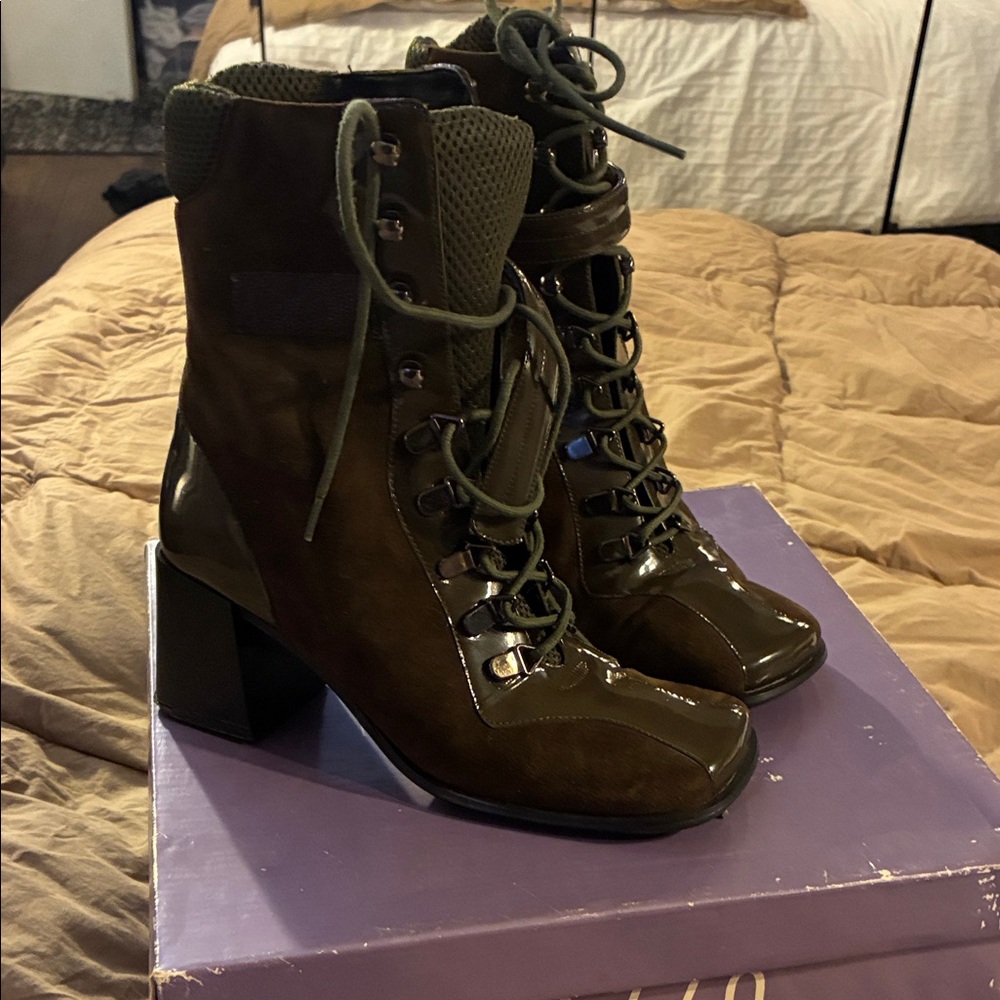 Stylish Olive Green Lace-Up Women's Boots